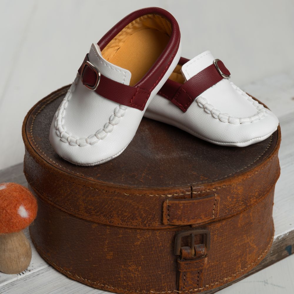Smart White Pumps with Red Band